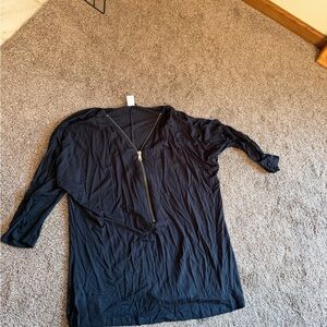 VENUS Black Zippered Top